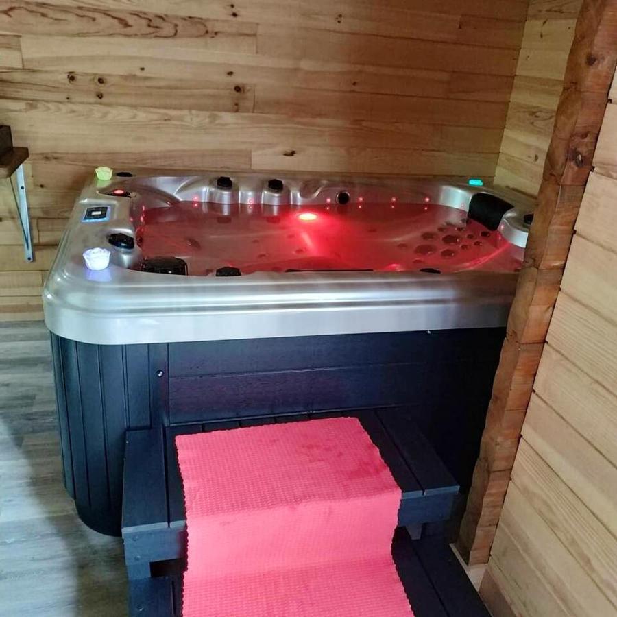 Chalet D'Une Chambre Avec Piscine Partagee Sauna Et Jardin Clos A Louatre 外观 照片